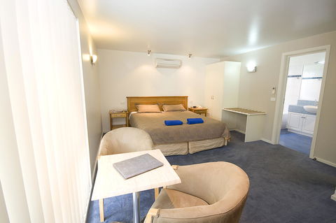 Anchorage Motel & Villas Lorne - Kingaroy Accommodation 9