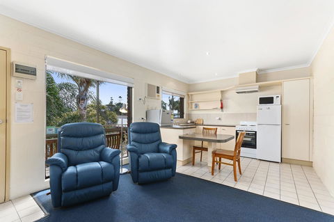 Allambi Holiday Apartments - Kingaroy Accommodation 9