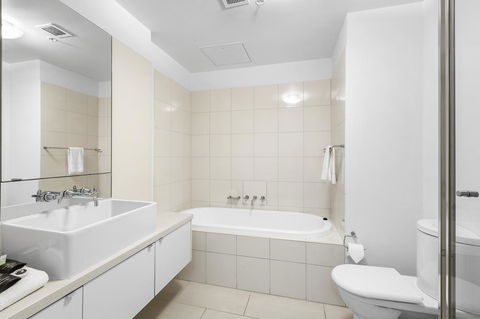 Melbourne Holiday Apartments Flinders Wharf - Kingaroy Accommodation 16