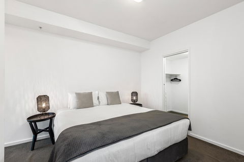 Melbourne Holiday Apartments Flinders Wharf - Kingaroy Accommodation 13
