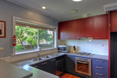 Jacaranda House - Kingaroy Accommodation 4