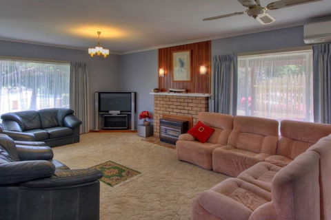 Jacaranda House - Kingaroy Accommodation 1