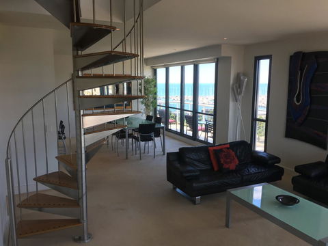 Geelong Waterfront Penthouse Apartment - Kingaroy Accommodation 4