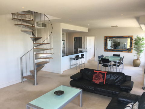 Geelong Waterfront Penthouse Apartment - Kingaroy Accommodation 3