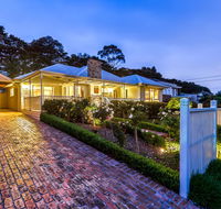 Lovely 5BR full house in Glen Waverley walk to train bus  shops - Kingaroy Accommodation