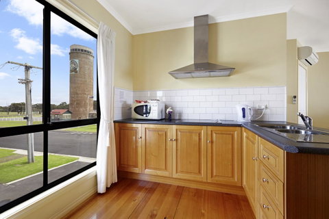 Clifftop Apartments Portland Vic - Kingaroy Accommodation 10