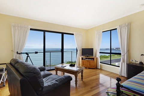 Clifftop Apartments Portland Vic - Kingaroy Accommodation 1