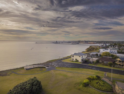 Clifftop Apartments Portland Vic - Kingaroy Accommodation 3