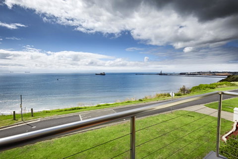 Clifftop Apartments Portland Vic - Kingaroy Accommodation 12
