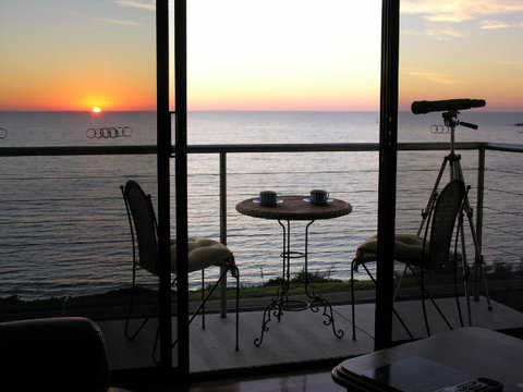 Clifftop Apartments Portland Vic - Kingaroy Accommodation 0