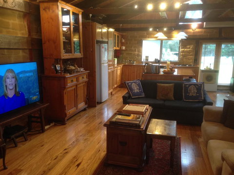 Mud Hollow Barn - Kingaroy Accommodation 13