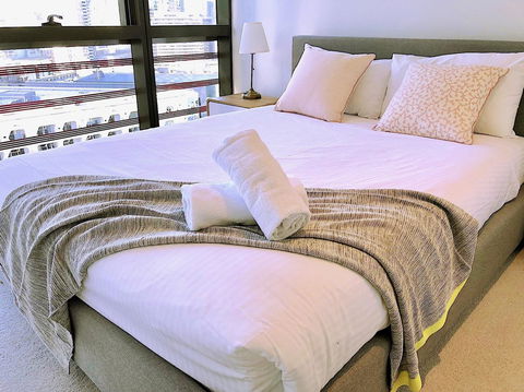 Pride Docklands Waterfront Apartment City View - Kingaroy Accommodation 41