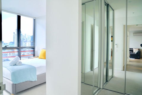 Pride Docklands Waterfront Apartment City View - Kingaroy Accommodation 23