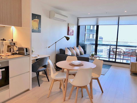 Pride Docklands Waterfront Apartment City View - Kingaroy Accommodation 5