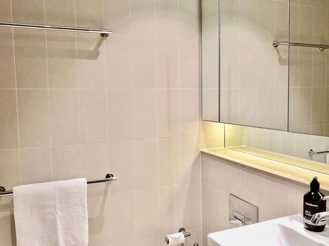 Pride Docklands Waterfront Apartment City View - Kingaroy Accommodation 34