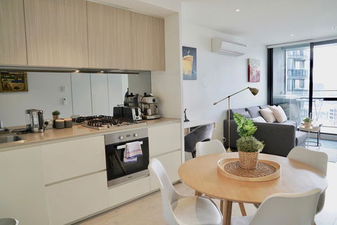 Pride Docklands Waterfront Apartment City View - Kingaroy Accommodation 14
