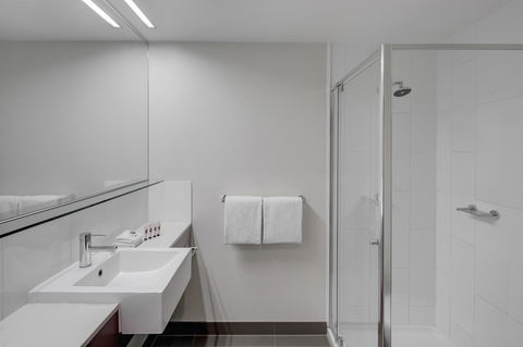 Travelodge Hotel Melbourne Docklands - Kingaroy Accommodation 6