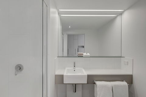 Travelodge Hotel Melbourne Docklands - Kingaroy Accommodation 8