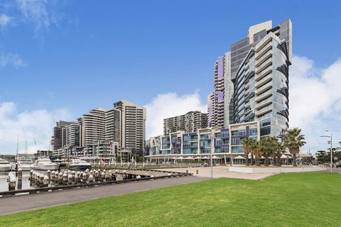 Docklands Private Collection - NEWQUAY - Kingaroy Accommodation 0