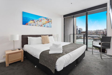 Docklands Private Collection - NEWQUAY - Kingaroy Accommodation 8