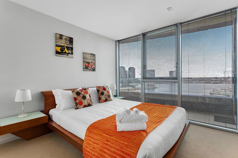 Docklands Private Collection - NEWQUAY - Kingaroy Accommodation 4