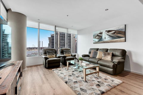 Docklands Private Collection - NEWQUAY - Kingaroy Accommodation 5
