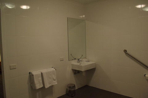 CROWN CENTRAL BUSINESS DISTRICT MOTEL - NO UNDER 18s - Kingaroy Accommodation 39