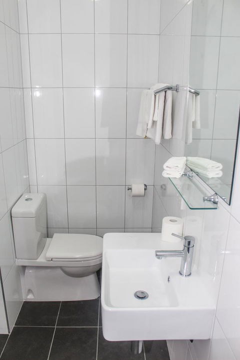 CROWN CENTRAL BUSINESS DISTRICT MOTEL - NO UNDER 18s - Kingaroy Accommodation 17