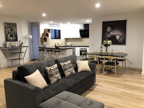 Apartments In Phillip Island Towers - Block C - Kingaroy Accommodation 0