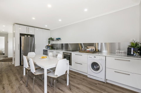 Portland Bay Apartments - Kingaroy Accommodation 4