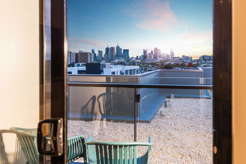 Playhouse Apartments - Kingaroy Accommodation 6