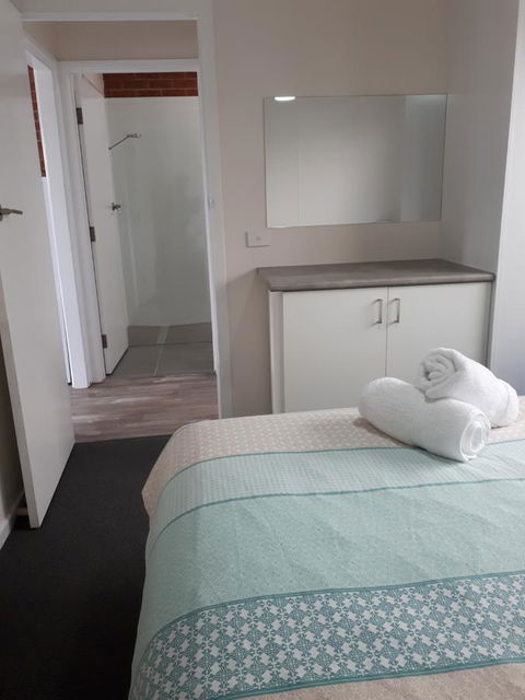 Beachcomber Holiday Units - Kingaroy Accommodation 9