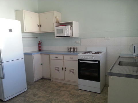 Beachcomber Holiday Units - Kingaroy Accommodation 38