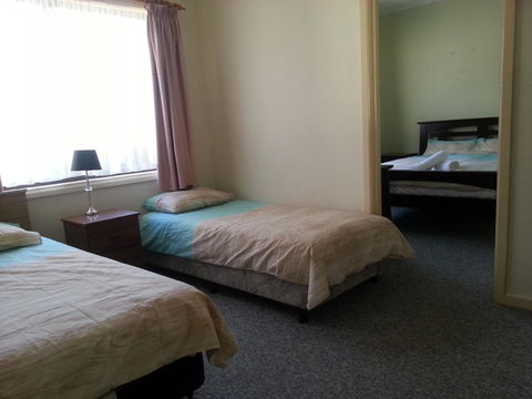 Beachcomber Holiday Units - Kingaroy Accommodation 41