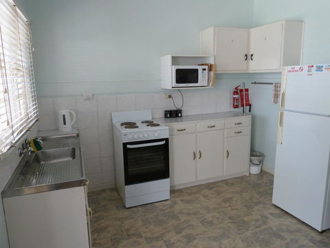 Beachcomber Holiday Units - Kingaroy Accommodation 33