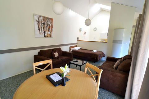 Executive Hideaway - Kingaroy Accommodation 25