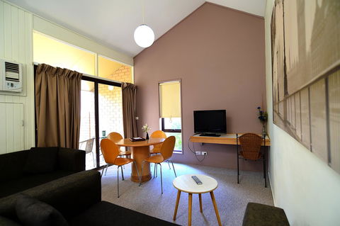 Executive Hideaway - Kingaroy Accommodation 16