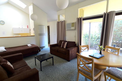 Executive Hideaway - Kingaroy Accommodation 24