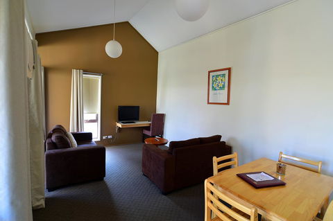 Executive Hideaway - Kingaroy Accommodation 9