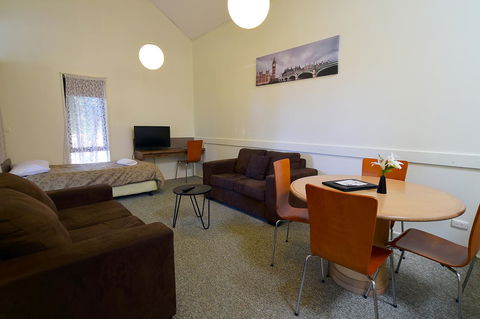 Executive Hideaway - Kingaroy Accommodation 12