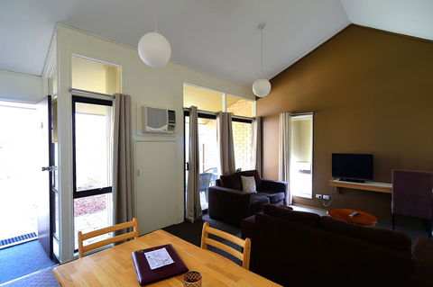 Executive Hideaway - Kingaroy Accommodation 7