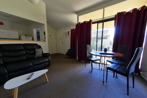 Executive Hideaway - Kingaroy Accommodation 42