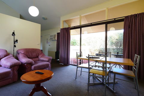 Executive Hideaway - Kingaroy Accommodation 32
