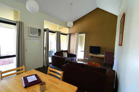 Executive Hideaway - Kingaroy Accommodation 8