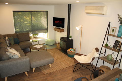 4 Autumn Grove - Kingaroy Accommodation 0