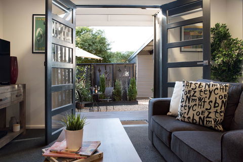 East Street Daylesford - Kingaroy Accommodation 12