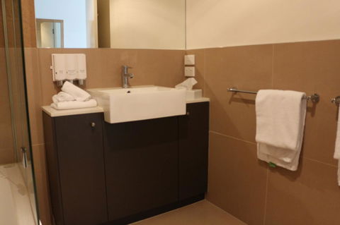 Bairnsdale International - Kingaroy Accommodation 24