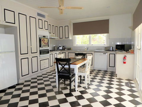 Fairbank House - Kingaroy Accommodation 10
