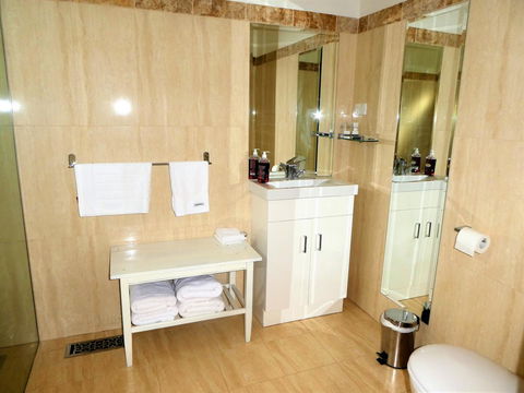Fairbank House - Kingaroy Accommodation 8