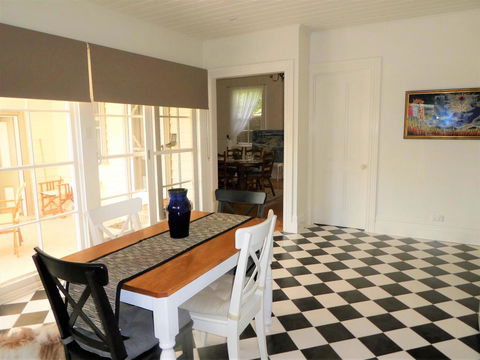 Fairbank House - Kingaroy Accommodation 11
